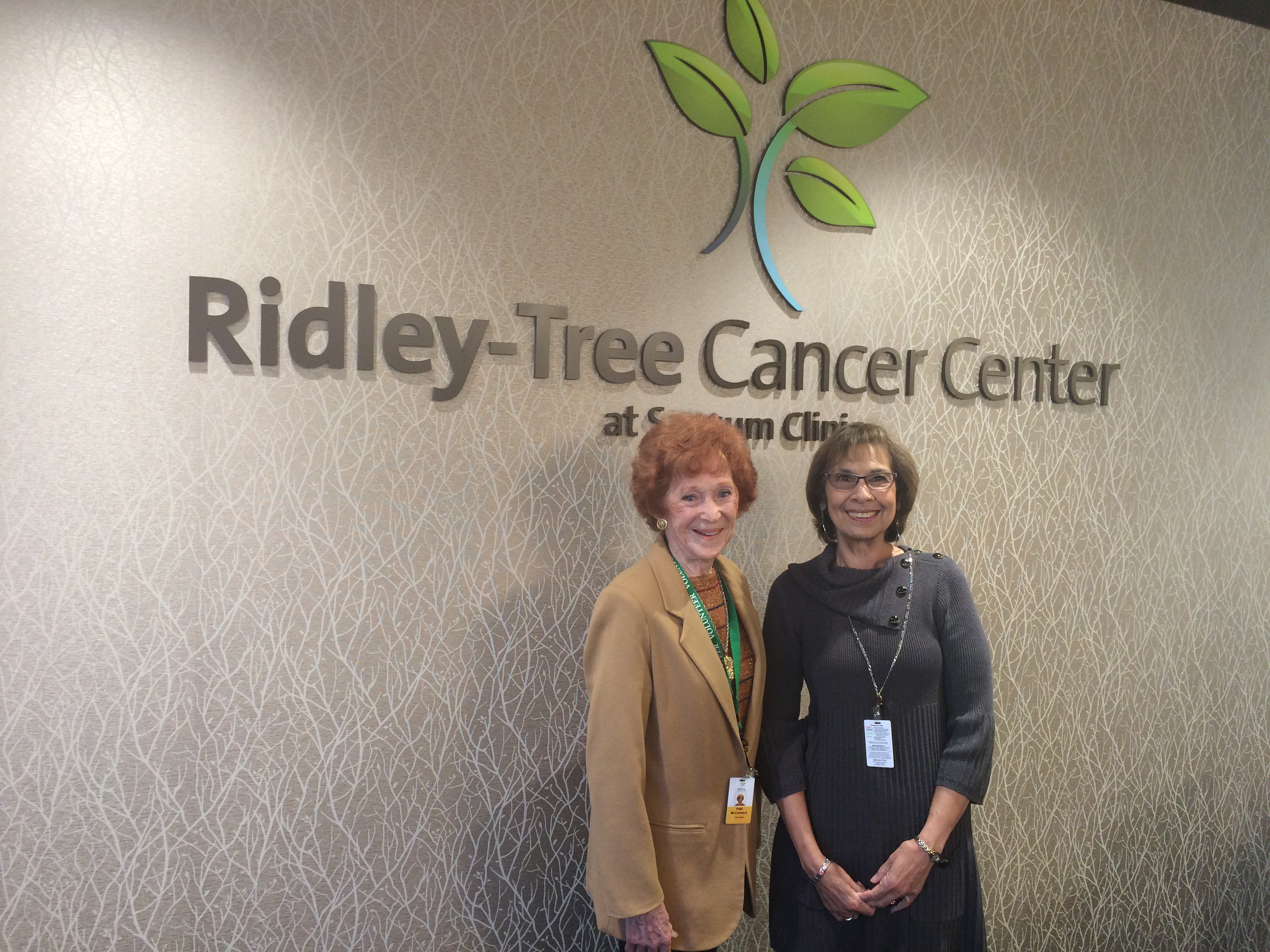 WomeninfrontofRidley-TreeCancerCentersign