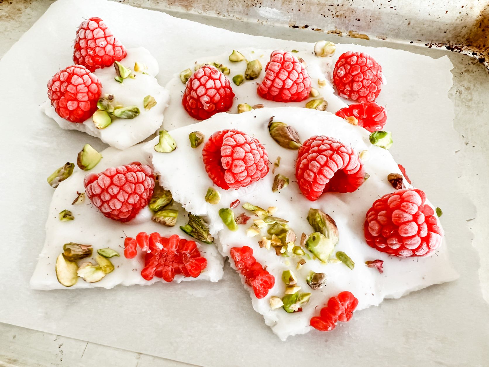 RaspberryPistachioVeganYogurtBark